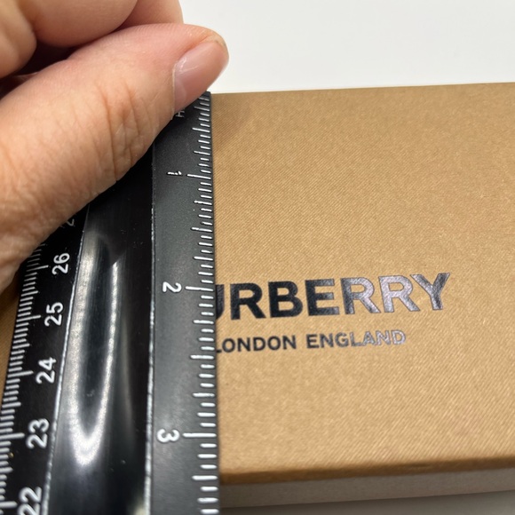 Burberry Brown Box. Small - Picture 2 of 3